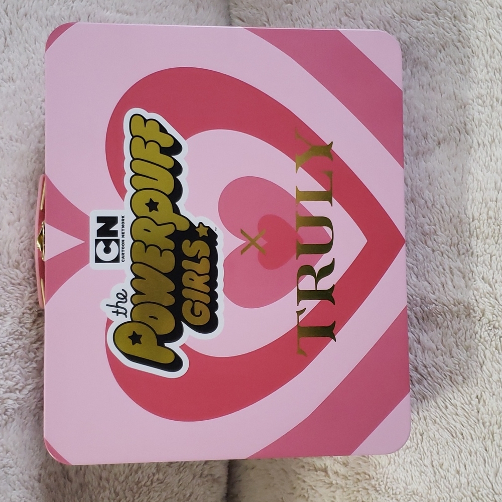TRULY AND POWERPUFF GIRLS CARTOON NETWORK LIMITED EDITION COLLECTION TIN. - Picture 4 of 11